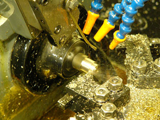 nc_lathe-02.jpg (207386 bytes)